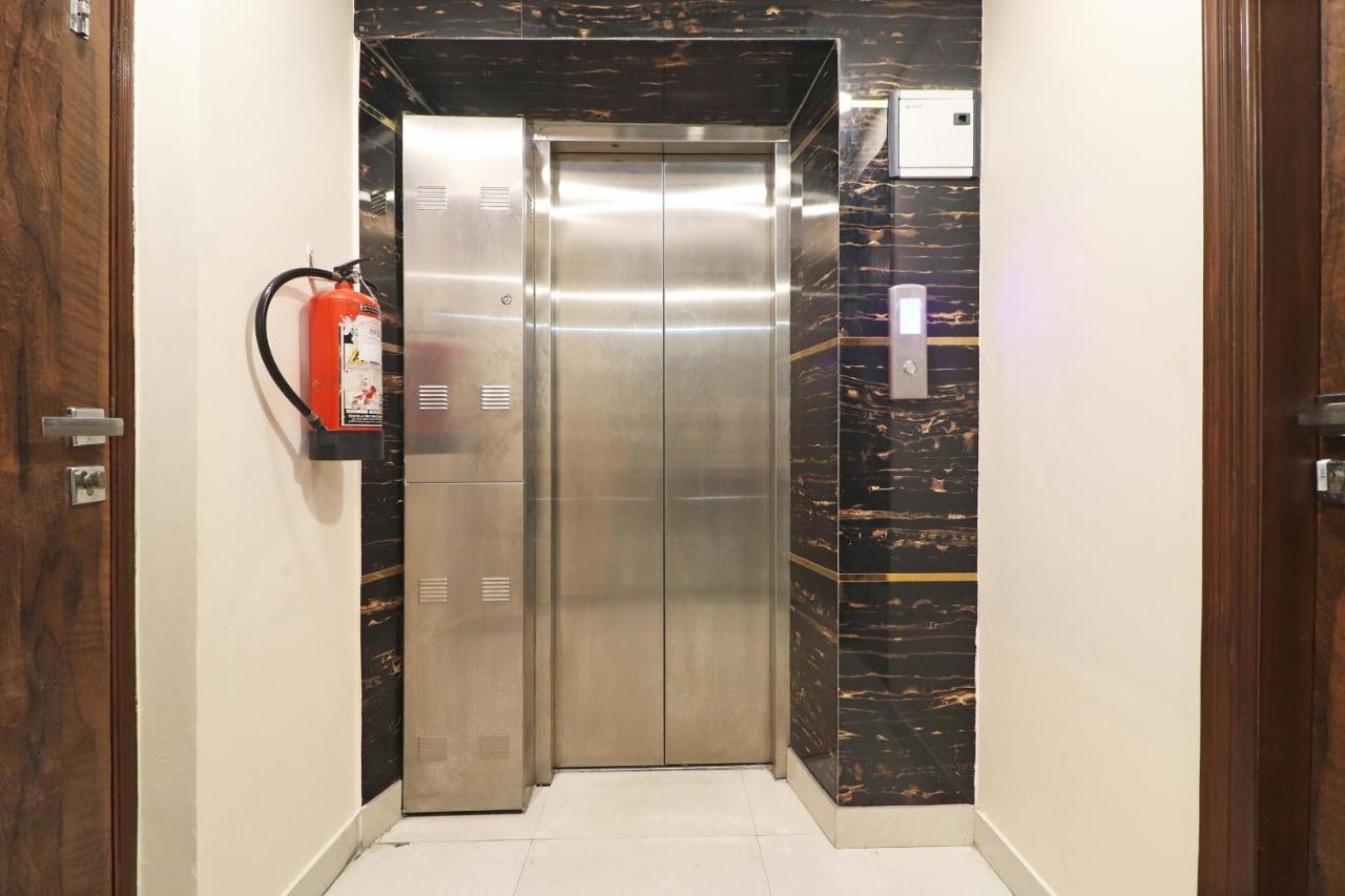 Oyo Mannat Residency Near Rohini Sector 18 Metro Station Otel Yeni Delhi Dış mekan fotoğraf