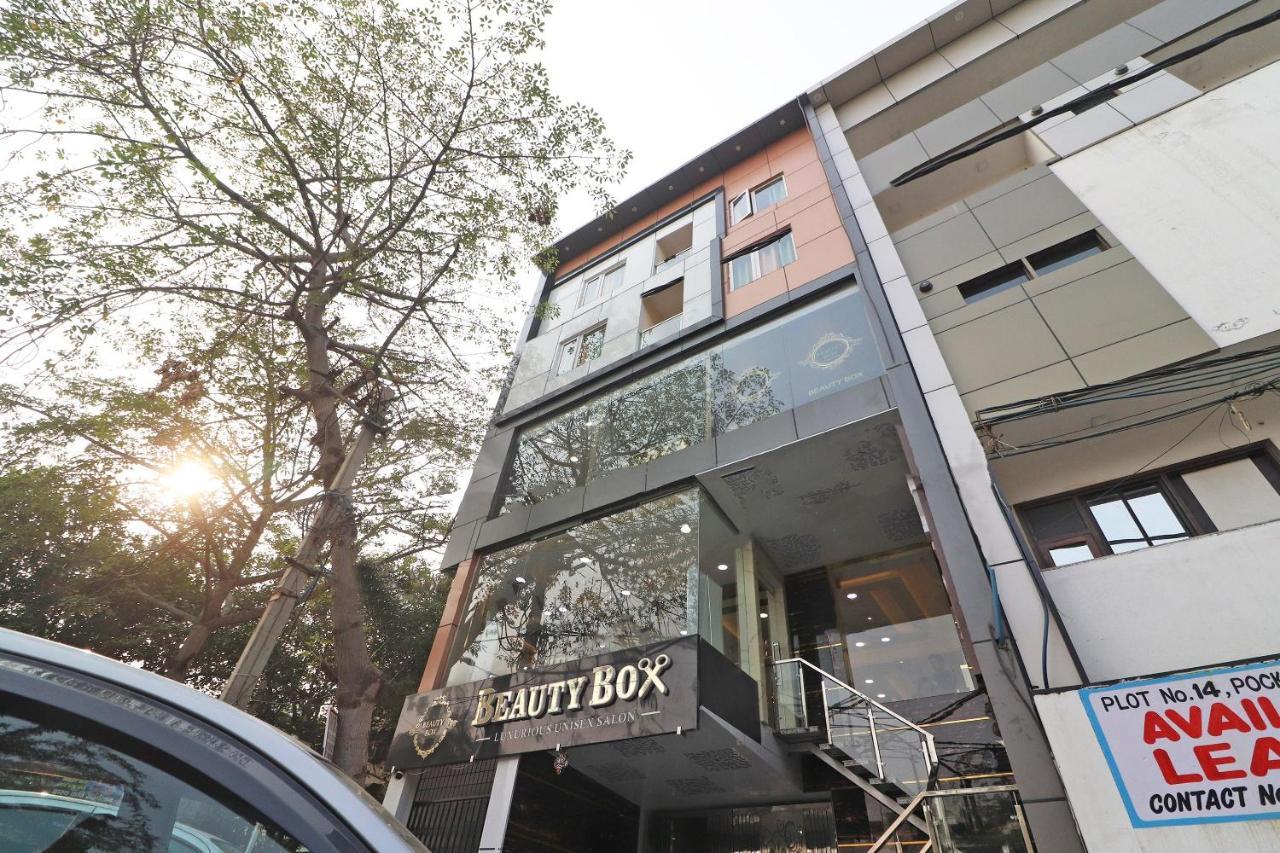Oyo Mannat Residency Near Rohini Sector 18 Metro Station Otel Yeni Delhi Dış mekan fotoğraf