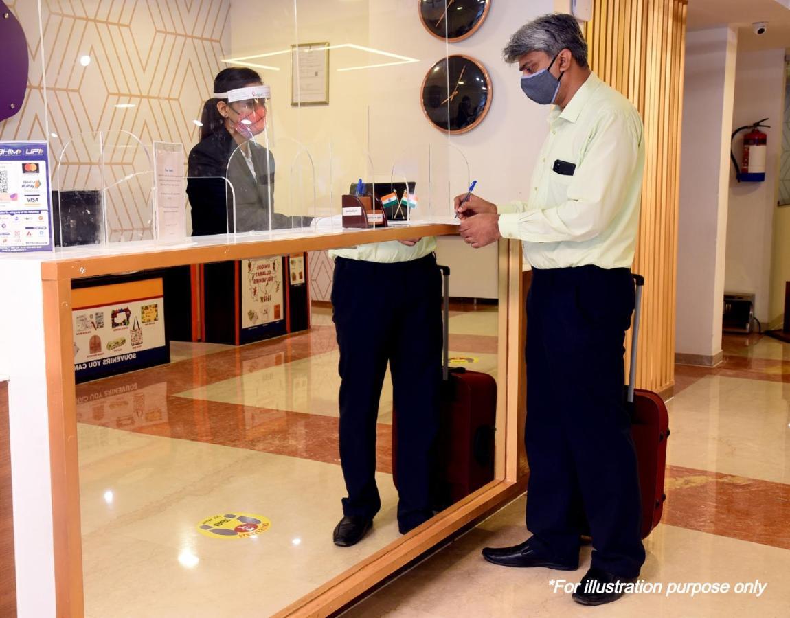 Oyo Mannat Residency Near Rohini Sector 18 Metro Station Otel Yeni Delhi Dış mekan fotoğraf