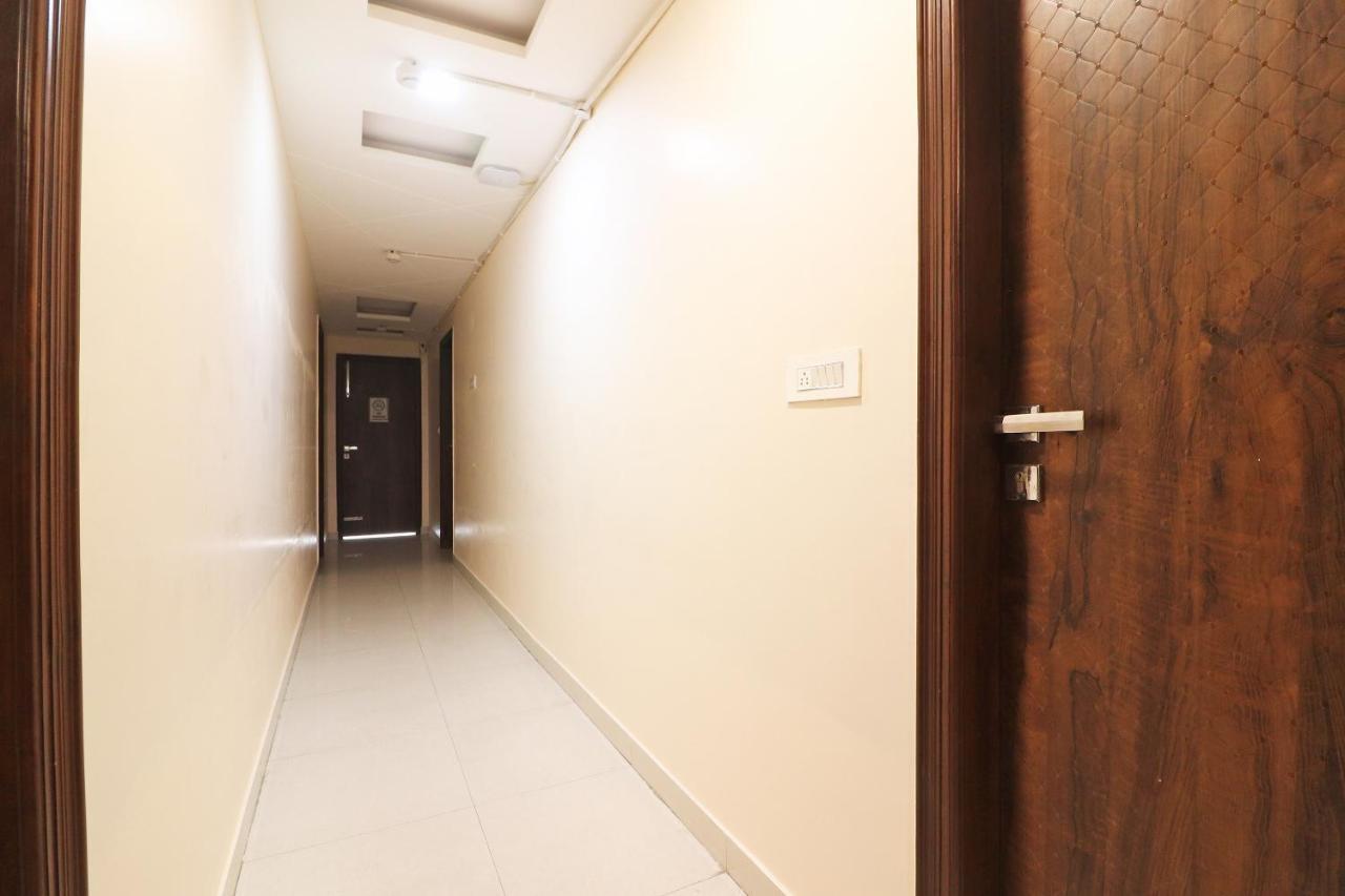 Oyo Mannat Residency Near Rohini Sector 18 Metro Station Otel Yeni Delhi Dış mekan fotoğraf