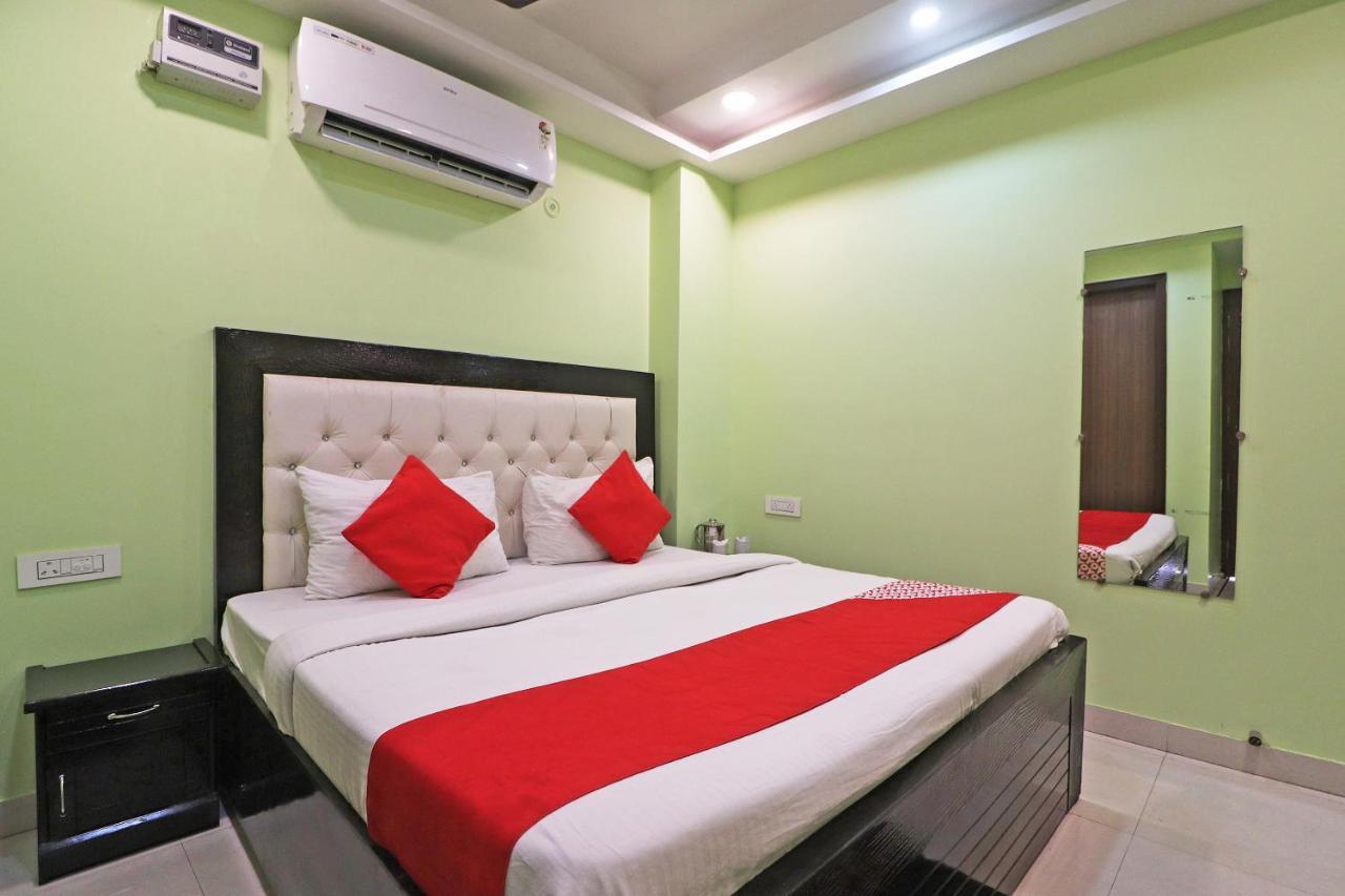 Oyo Mannat Residency Near Rohini Sector 18 Metro Station Otel Yeni Delhi Dış mekan fotoğraf