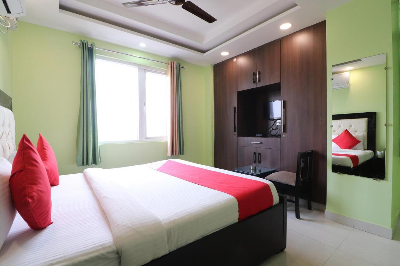 Oyo Mannat Residency Near Rohini Sector 18 Metro Station Otel Yeni Delhi Dış mekan fotoğraf