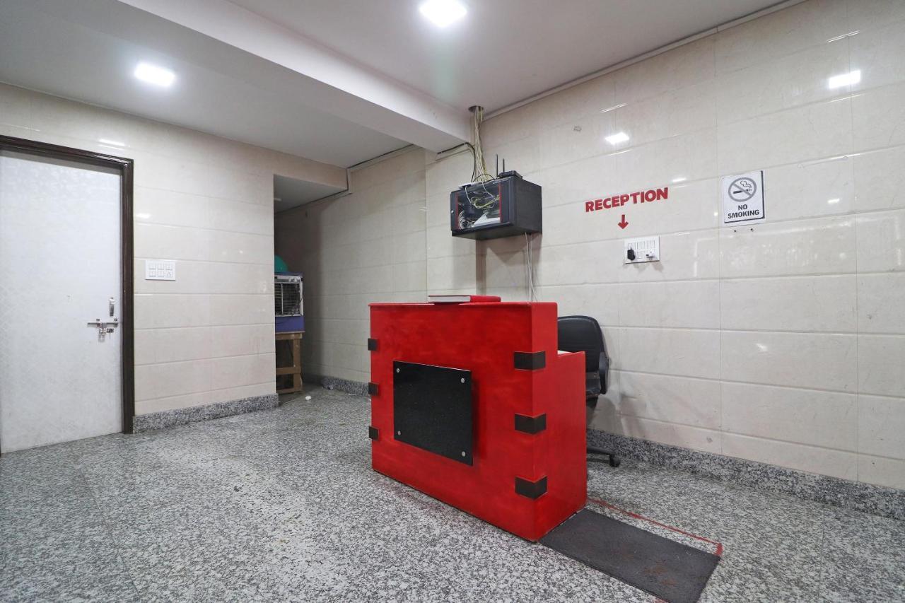 Oyo Mannat Residency Near Rohini Sector 18 Metro Station Otel Yeni Delhi Dış mekan fotoğraf