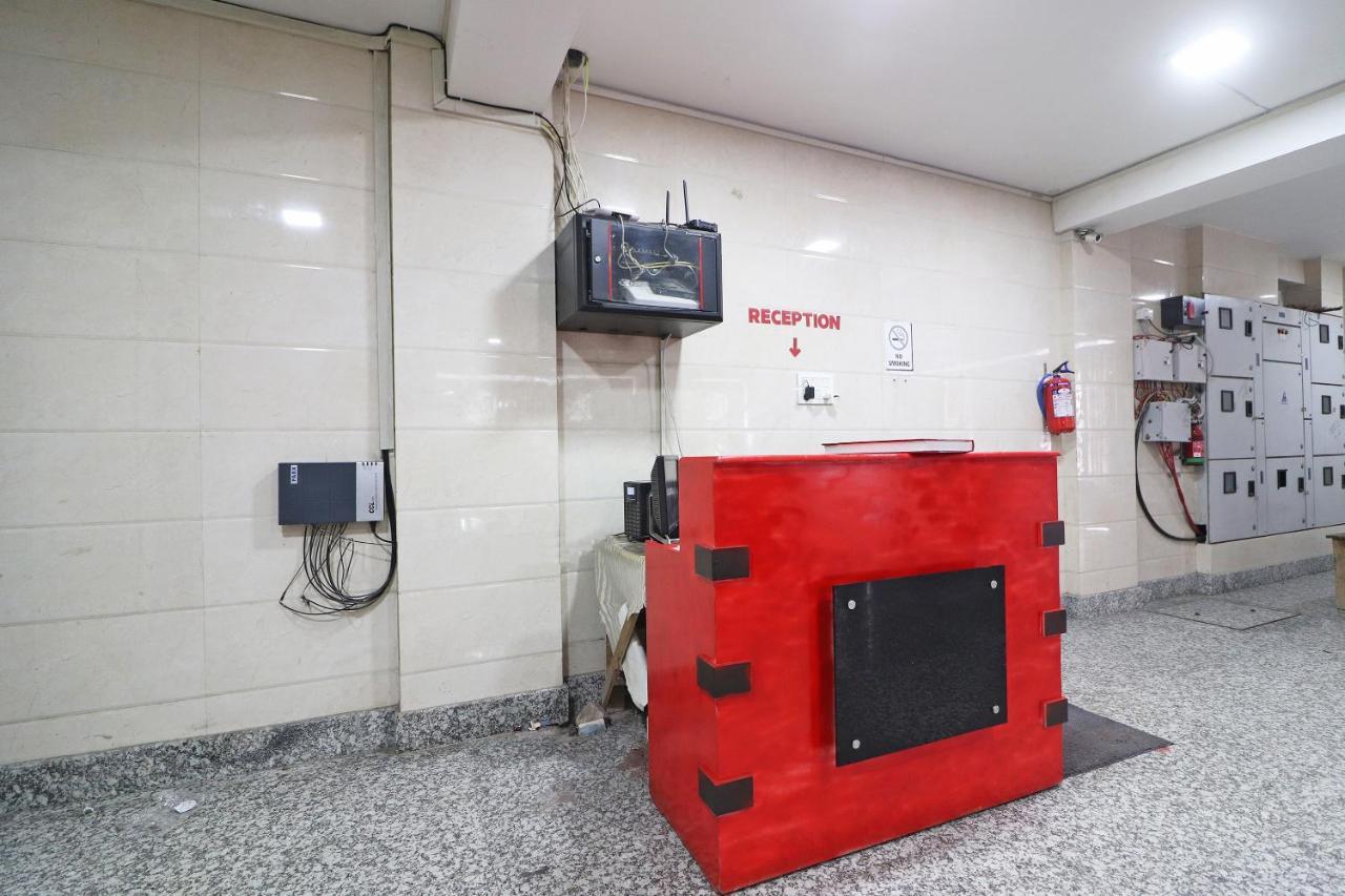 Oyo Mannat Residency Near Rohini Sector 18 Metro Station Otel Yeni Delhi Dış mekan fotoğraf