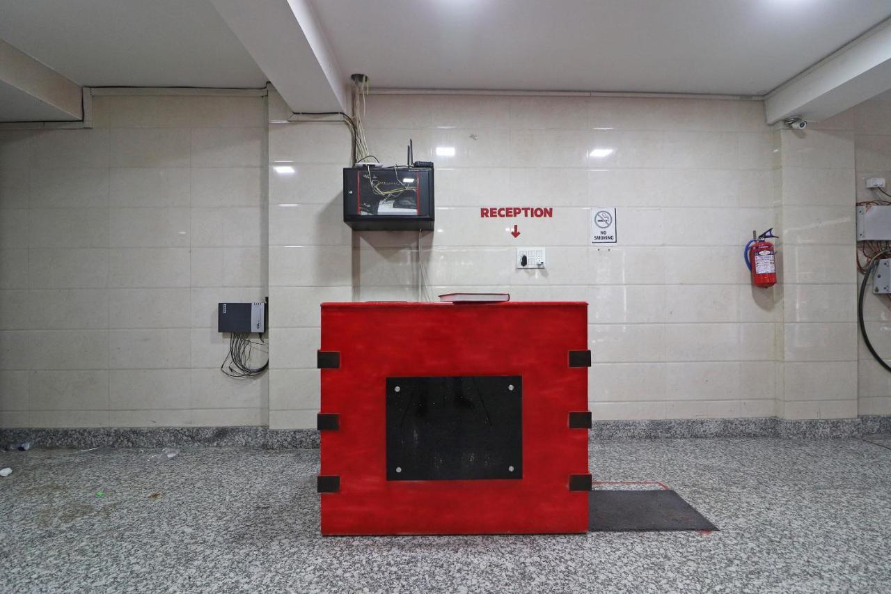 Oyo Mannat Residency Near Rohini Sector 18 Metro Station Otel Yeni Delhi Dış mekan fotoğraf